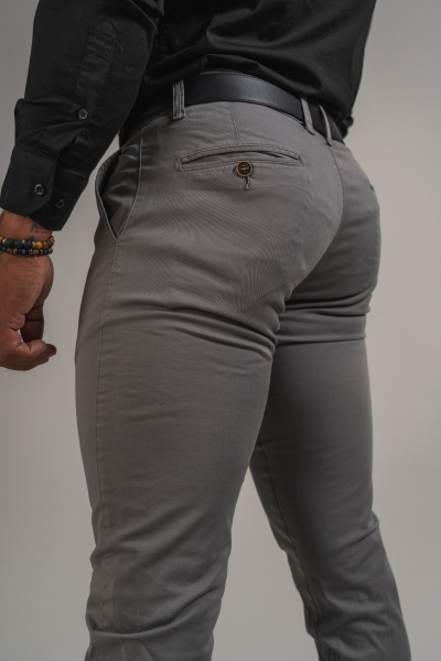 SCHMALE EINFARBIGE HOSE